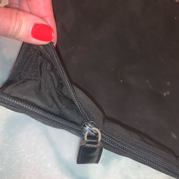 Stylish Prada bag - Picture 5 of 9